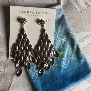 NEVER WORN Kendra Scott Gold Drop Earrings